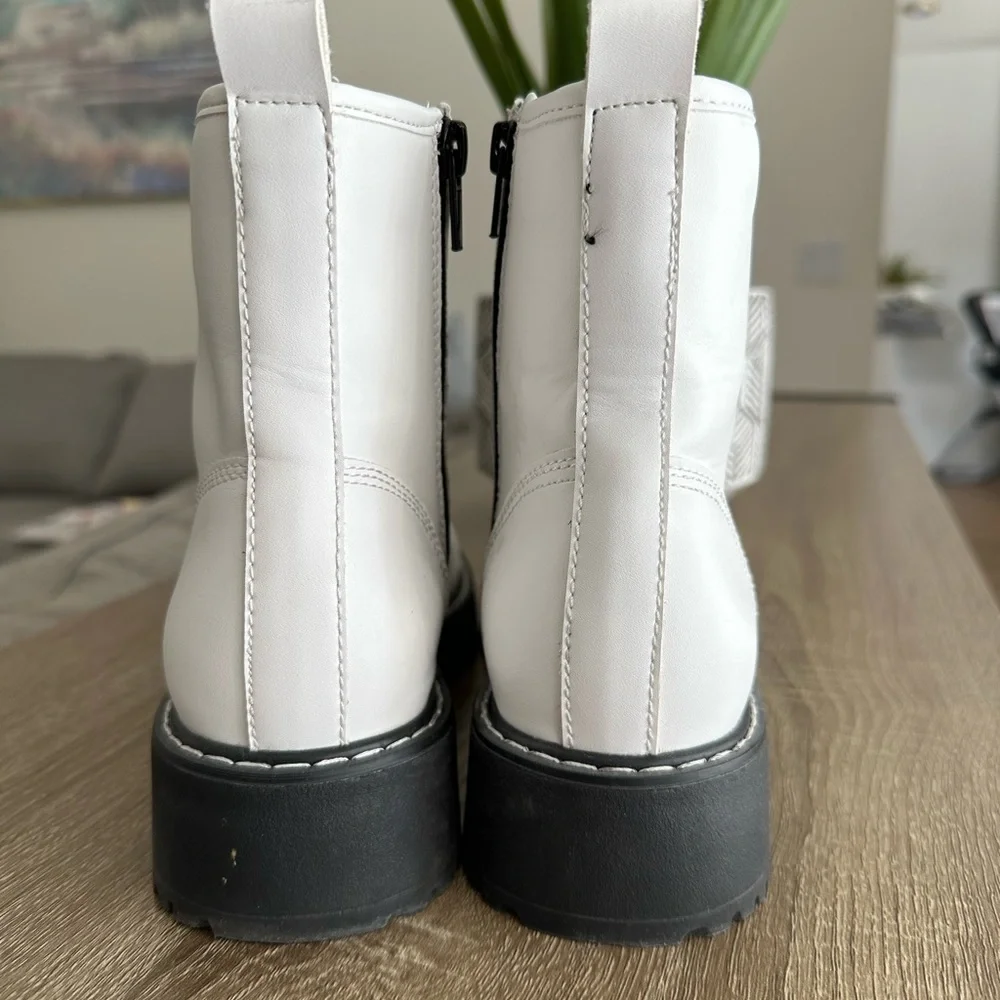 BETTYY WHITE/BLACK Boots - Picture 4 of 6